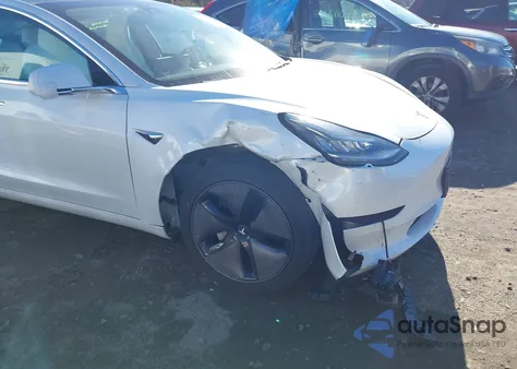 2020 Tesla Model 3 Standard Range Plus Rear-Wheel Drive/Standard Range Rear-Wheel Drive z USA, uszkodzony, nr VIN 5YJ3E1EA2LF709895